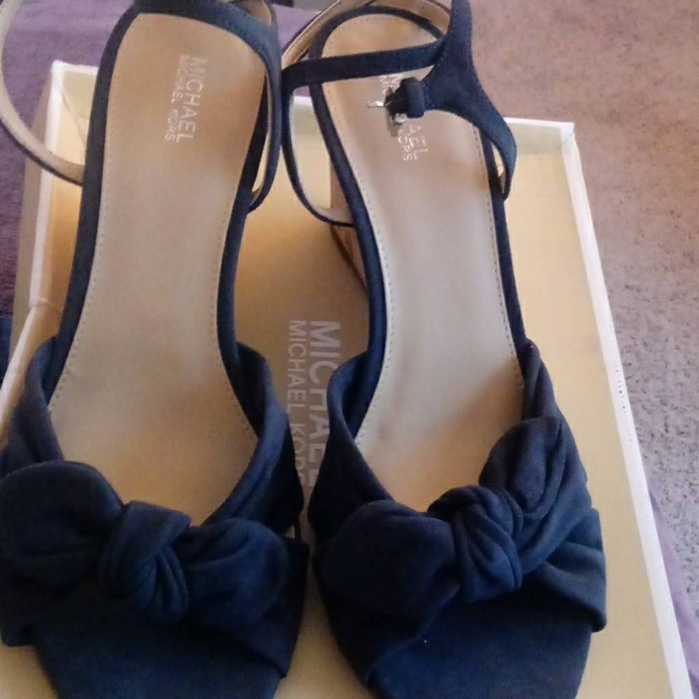 Pippa mid wedge suede